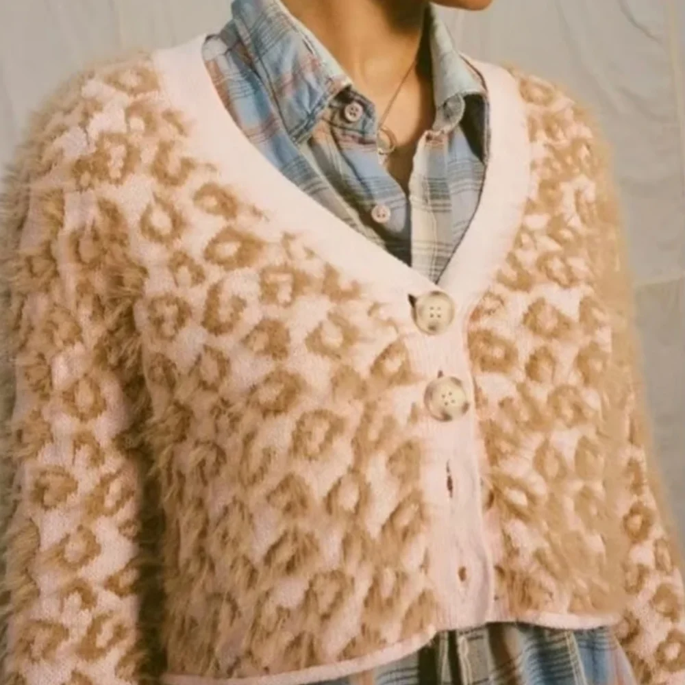 KIMCHI BLUE CROP CARDIGAN (A359)